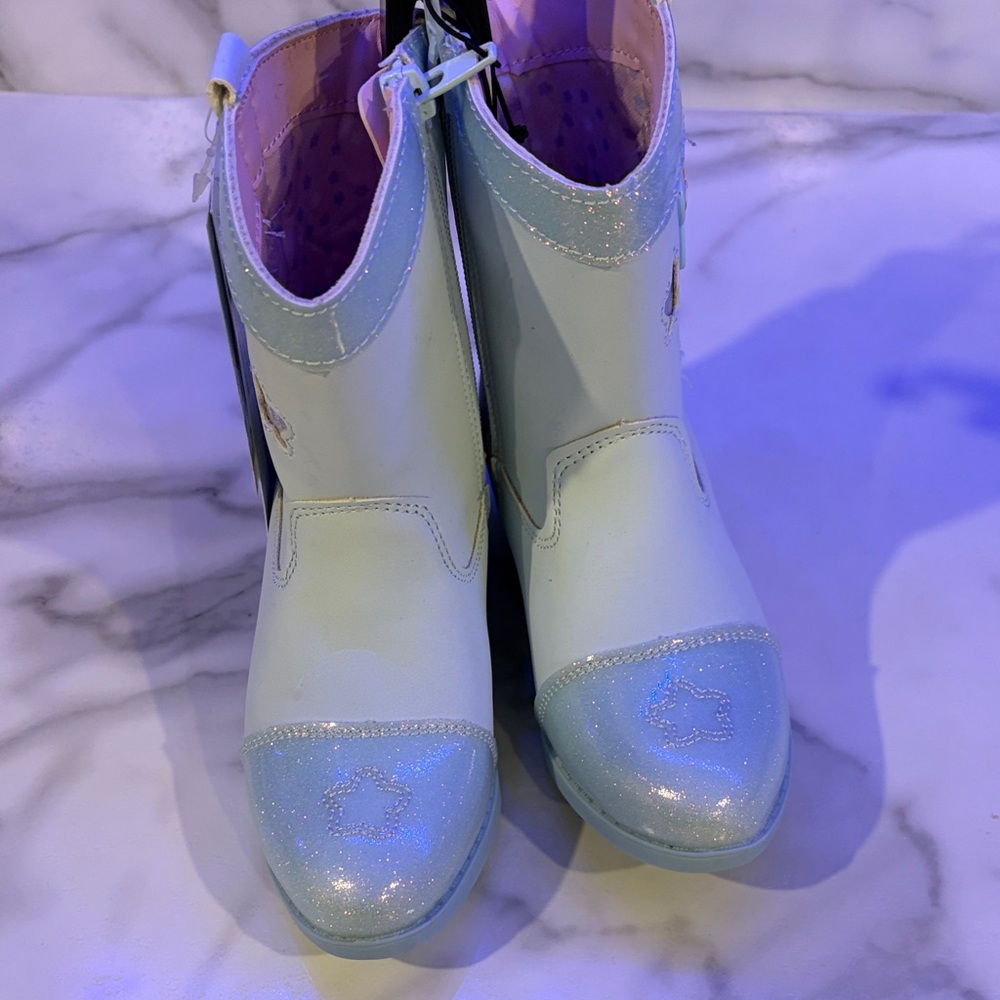 Bluey light up Cowgirl Boots with Star Accents - Picture 4 of 6